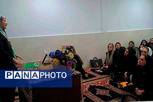 جلسه آموزش خانواده در دبیرستان پروین اعتصامی