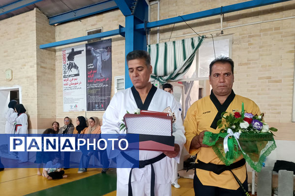 تجلیل از خیرخانه تکواندو آباده و اهدا مدال به تکواندوکاران مسابقات استانی