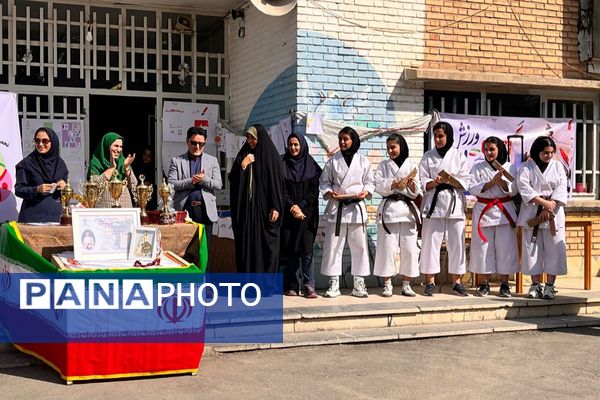 قدرت،هیجان و مهارت در نمایش کاراته کاران دبیرستان رضوان در افتتاحیه المپیاد ورزشی