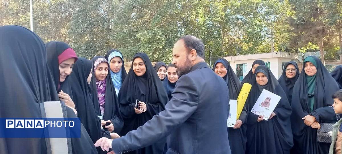 تجمع دانشآموزان البرزی در راستای پویش «اسرائیل او را کشت» در مصلی کرج