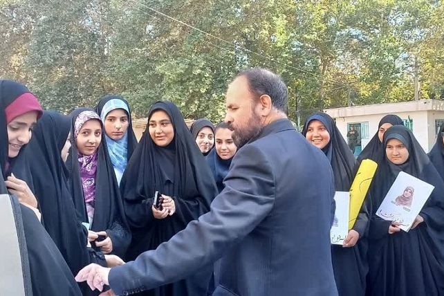 تجمع دانش‌آموزان البرزی در راستای پویش «اسرائیل او را کشت» در مصلی کرج 