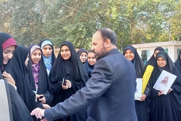 تجمع دانش‌آموزان البرزی در راستای پویش «اسرائیل او را کشت» در مصلی کرج 