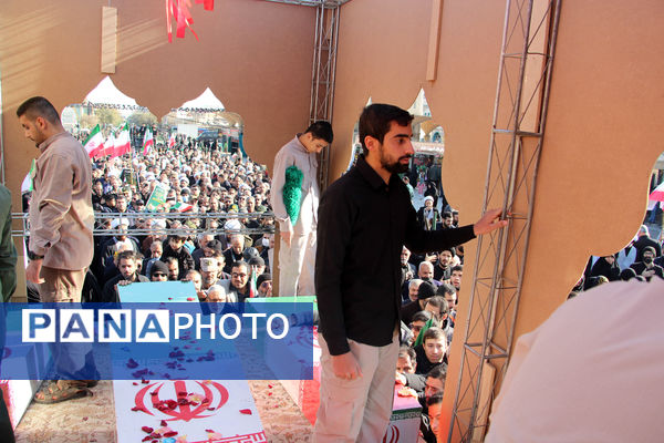 آیین تشییع لاله‌های فاطمی در قم