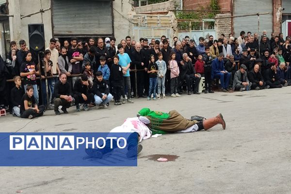 اقامه نماز ظهر عاشورا و آیین تعزیه‌خوانی در اردبیل 