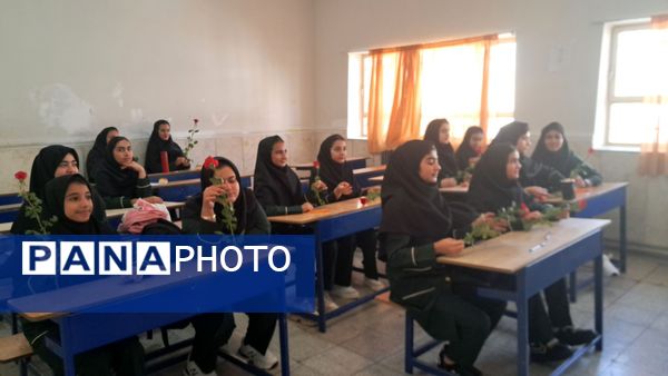 «جشن جوانه‌ها» در دبیرستان حضرت معصومه شهرستان فیروزکوه
