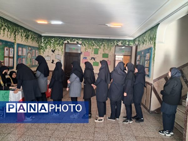 میزبانی پیشتازان مدرسه شهید مدرس در انتخابات شورای دانش‌آموزی