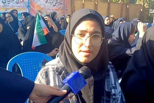 زنگ استکبارستیزی در دبیرستان دخترانه بنت‌الهدی کوهپایه به صدا درآمد