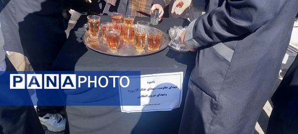  ایستگاه صلواتی به یاد شهدای نیروی انتظامی در دبیرستان فرهنگ