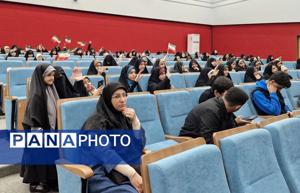 اجتماع بزرگ دانشآموزان بسیجی در هفته بسیج