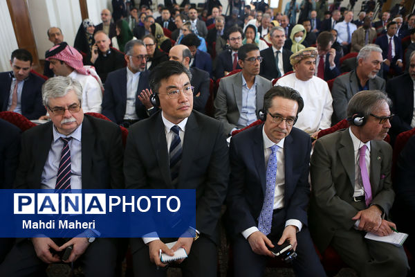 نشست وزیر خارجه با سفرای خارجی مقیم تهران