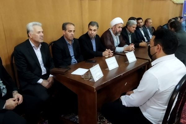 میز خدمت در نماز جمعه اسکو؛ ارتباط مستقیم مردم با مسئولان در هفته دولت