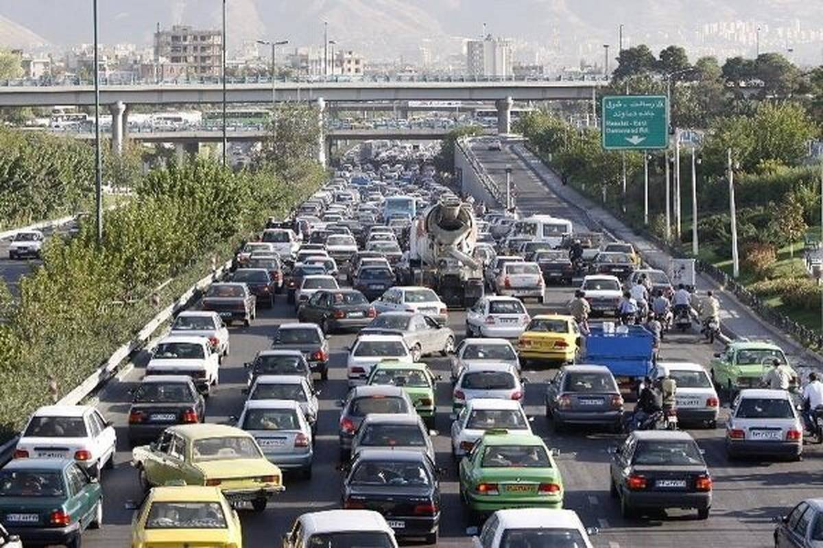 ترافیک پرحجم و سنگین در اکثر معابر و بزرگراههای پایتخت