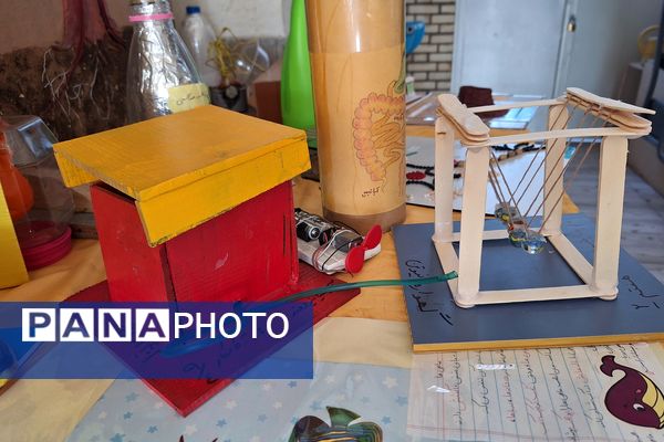 نمایشگاه دست سازه‌های علوم و آزمایشگاه در دبیرستان پویش 