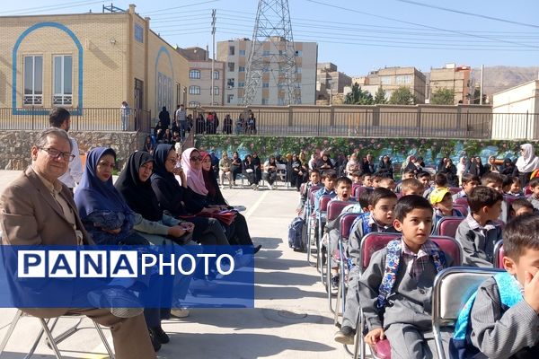 برگزاری جشن شکوفه ها در دبستان حاج تقی احدیان ناحیه ۶ مشهد