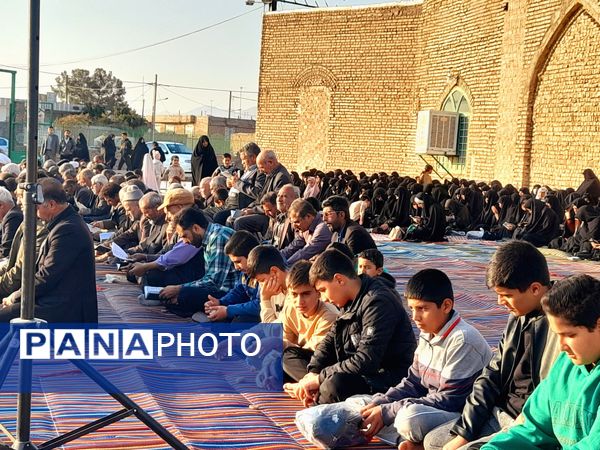 قرائت دعای باران و نماز جماعت در روستای دهنو خلیل آباد