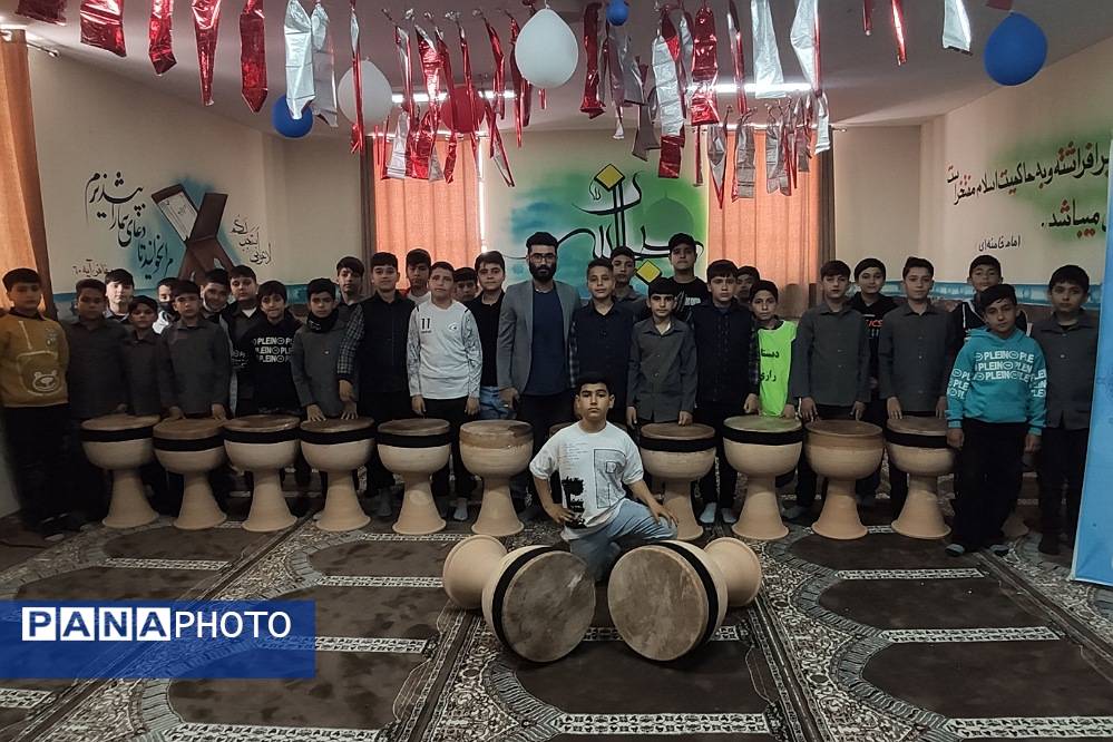 آموزش ضرب زورخانه‌ای در دبستان رازی ناحیه دو بهارستان