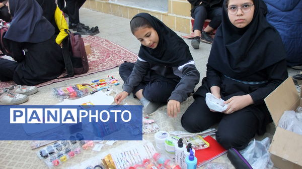 بازارچه کسب و کار دانش‌آموزان دختر در دبیرستان متوسطه اول معلم