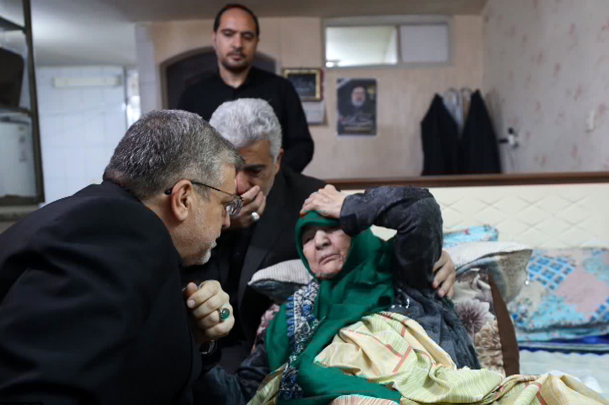 دیدار شهردار مشهد با مادر شهید ابراهیم رئیسی