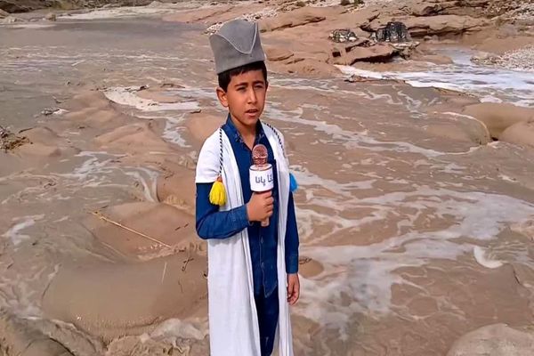 شادی مردم بخش ارم دشتستان از بارش باران