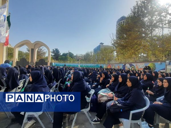 مراسم باشکوه زنگ ایثار و مقاومت در دبیرستان مصلی نژاد حضرت ام البنین