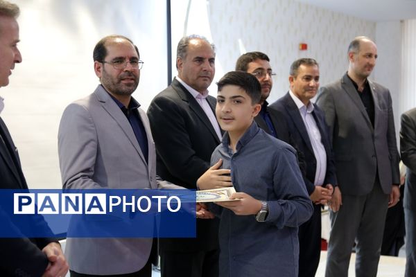 آیین تجلیل از برگزیدگان جشنواره قرآن عترت و نماز آذربایجان شرقی
