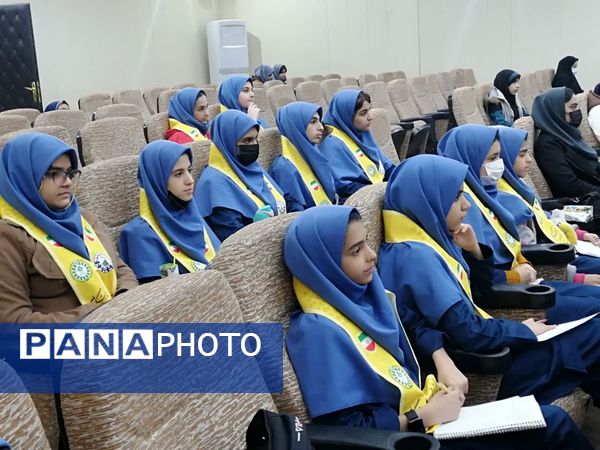 دوره خبرنگاری ویژه دانش‌آموزان دختر و پسر ناحیه یک اهواز 