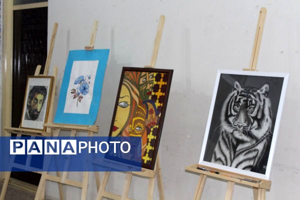 آیین افتتاحیه نمایشگاه هنری «ماها» در هنرستان شهید تاجیک بهارستان‌دو