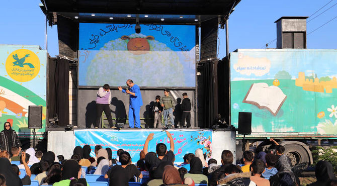 تماشاخانه‌های سیار کانون در لرستان و زنجان میهمان کودکان و نوجوانان شدند