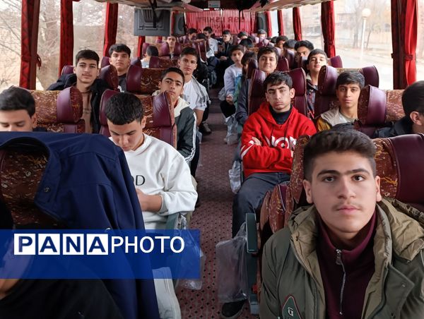 اعزام دانش‌آموزان دبیرستان شاهد امام حسین (ع) اسلام آباد غرب به اردوی راهیان نور