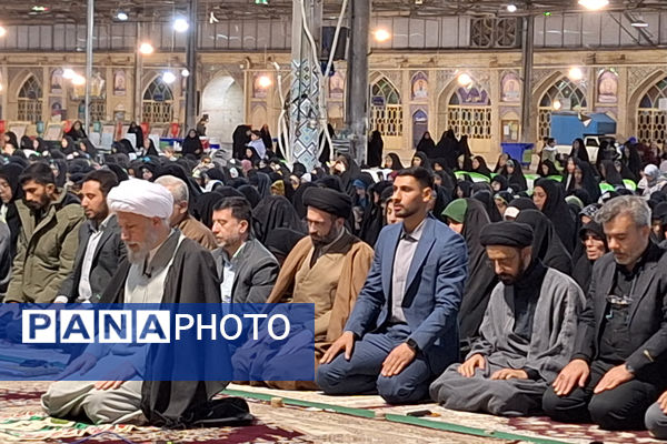 «ضیافت نور» دیدار رمضانی جمعی از بانوان شیراز ، با نماینده ولی فقیه در فارس