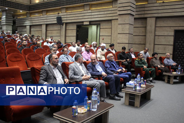 همایش تقدیر از فعالان اردوهای راهیان نور دانش‌آموزی در قم