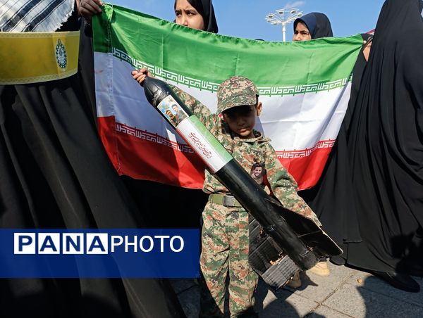 راهپیمایی روز دانش آموز و مبارزه با استکبار در مشهد 