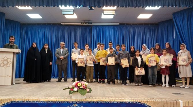 تقدیر‌ از‌ دانش‌آموزان فعال و هنرمند محمدشهری به‌همت گروه جهادی فرهنگسازان نیکوکاری