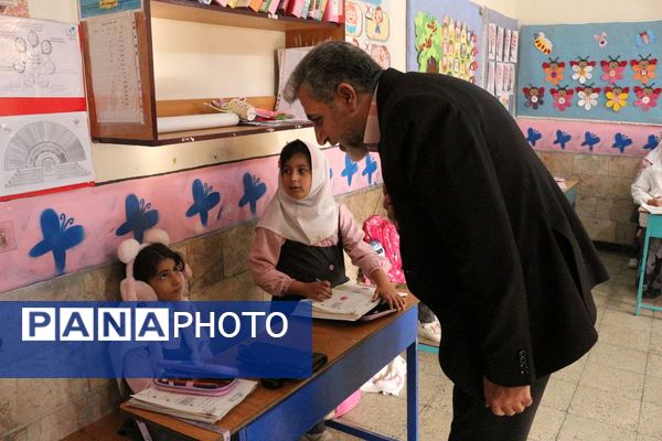 هم‌اندیشی مدیر و معلمان"دبستان گل‌های بهشت" فیروزکوه