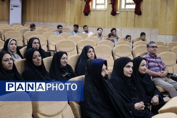 تجلیل از برگزیدگان جشنواره تجارب برتر تربیتی شهرستان زارچ