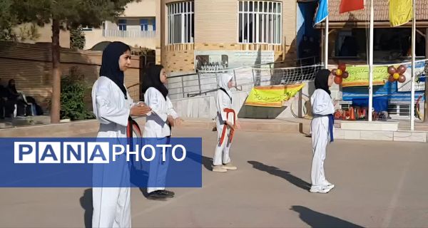 المپیاد ورزشی دبیرستان شاهد نسیم سبحان یزد؛ روزی پر از شور، رقابت و دوستی