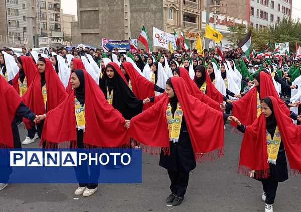 حضور دانش‌آموزان ملاردی در راهپیمایی روز سیزده آبان 