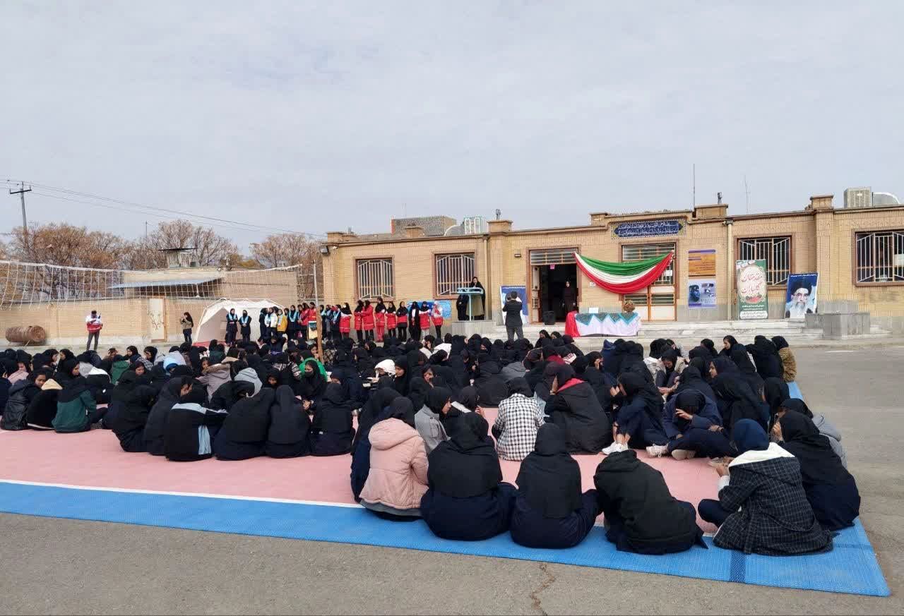 اجرای مانور زلزله در هنرستان شهید شهیدی خلیل آباد 