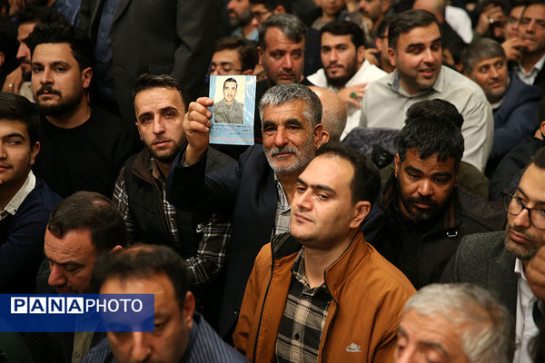 دیدار جمعی از خانواده‌های شهدای امنیت با رهبر معظم انقلاب