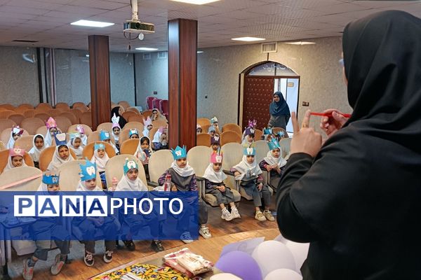  جشن دندان شماره شش دبستان آیت‌الله خامنه‌ای