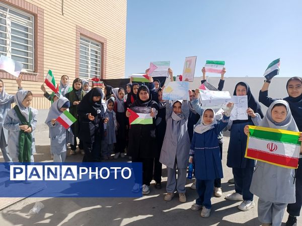 دانش‌آموزان دبستان نیک‌اندیشان چناران با جشن فرهنگ روستا و عشایر، اصالت ایرانی را زنده کردند