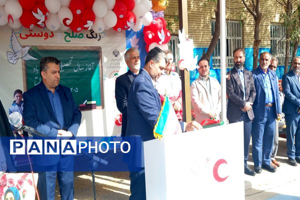 زنگ صلح  و دوستی در دومین روز از سال تحصیلی در مدرسه شاهد ائمه اطهار پاکدشت نواخته شد 
