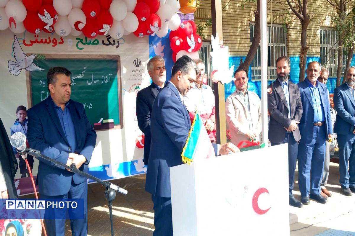 زنگ صلح و دوستی در دومین روز از سال تحصیلی در مدرسه شاهد ائمه اطهار پاکدشت نواخته شد