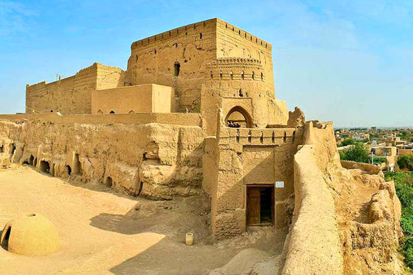  نارین قلعه میبد، یکی از قدیمی‌ترین قلعه‌های خشتی ایران