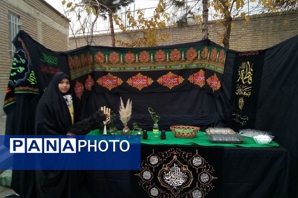 برپایی موکب شهادت حضرت فاطمه(س) در دبیرستان دخترانه نوید ناحیه ۵ مشهد