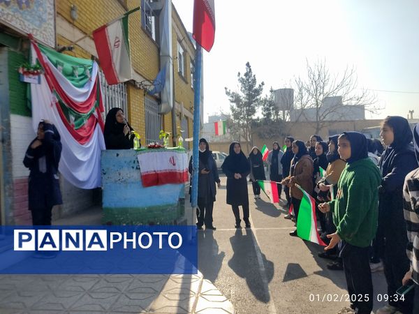 نواختن زنگ انقلاب در دبیرستان نوید ناحیه ۵ مشهد