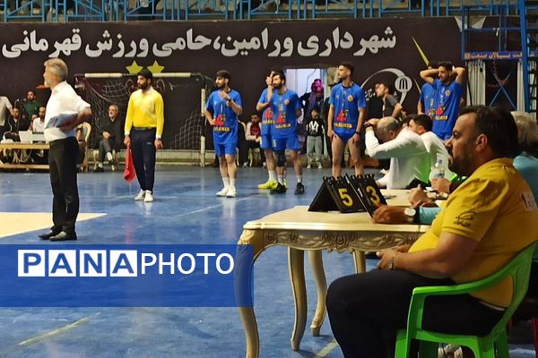 رقابت حساس لیگ دسته اول والیبال کشور در ورامین