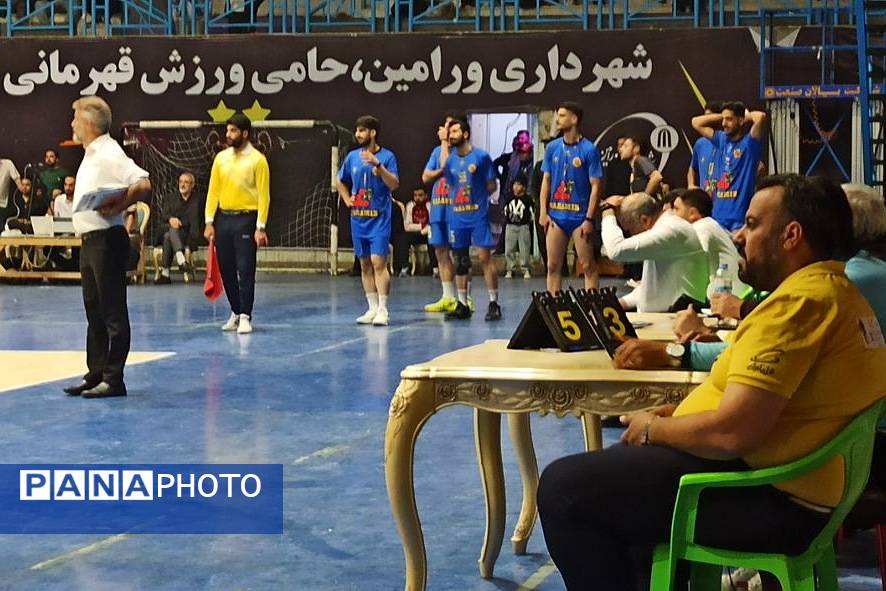 رقابت حساس لیگ دسته اول والیبال کشور در ورامین
