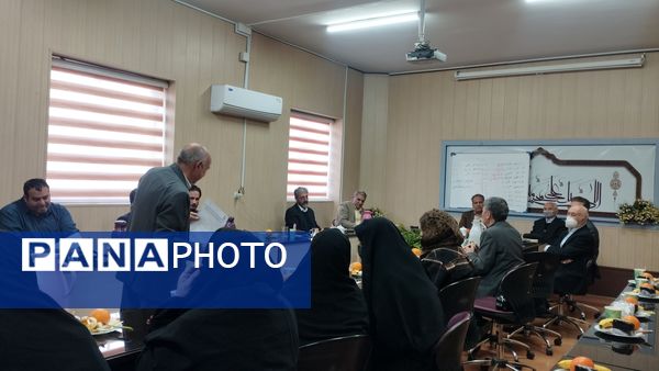 هم‌اندیشی خیرین مدرسه‌ساز ناحیه ۷ مشهد در مدرسه ارمینه