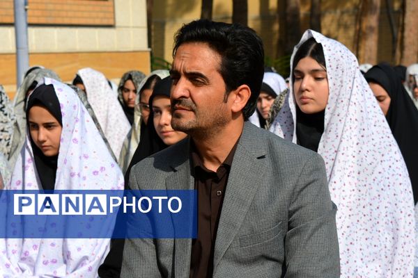 نماز باران، همخوانی زمین و آسمان در دبیرستان ولایت بهارستان‌دو